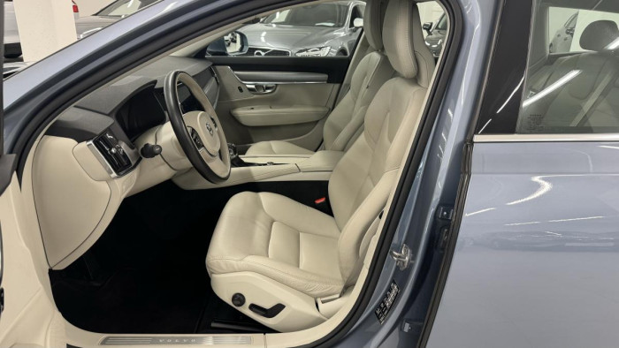 Volvo V90 D4 MOMENTUM AUT  REZERVACE 2.0 d Momentum
