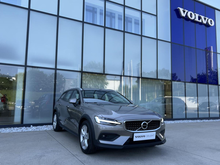 Volvo V60 CROSS COUNTRY B4 AWD Aut 1.maj