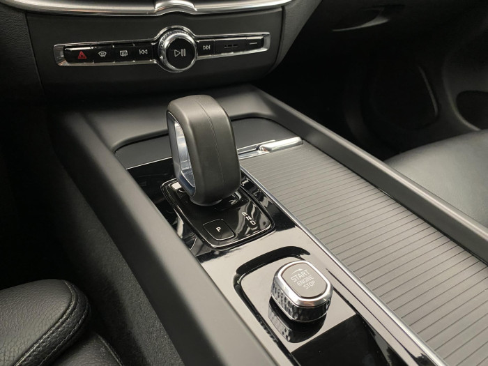 Volvo XC60 B5 AWD MOMENTUM AUT 2.0 Momentum