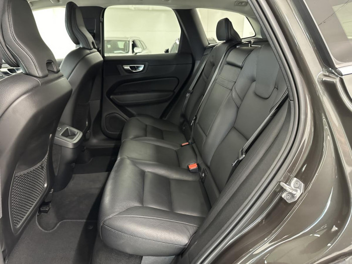 Volvo XC60 B4 AWD INSCRIPTION REZERVACE