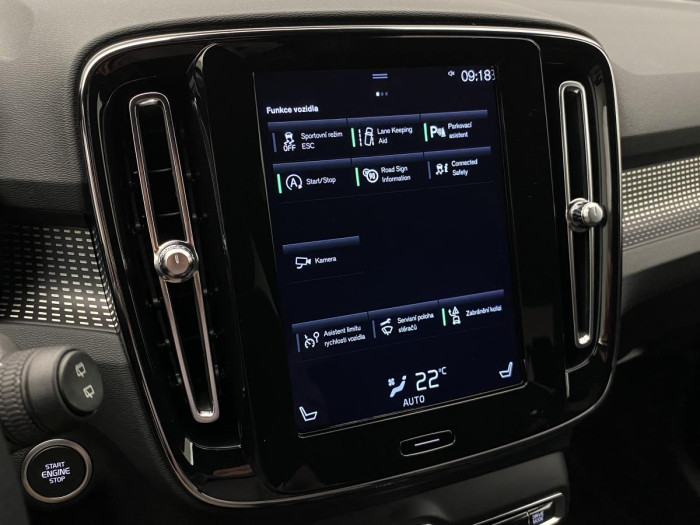 Volvo XC40 T3 R-DESIGN AUT REZERVACE