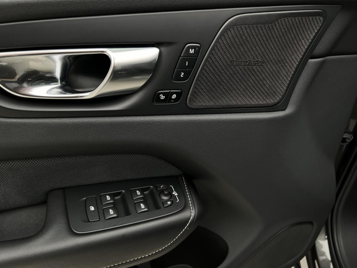 Volvo XC60 B5 AWD R-DESIGN AUT