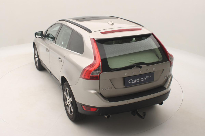 Volvo XC60 D5 AWD MOMENTUM AUT REZERVACE 2.4 d Momentum
