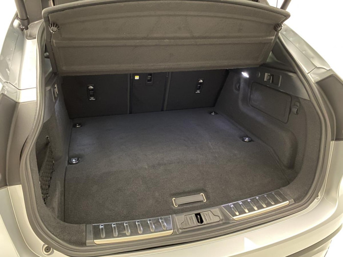 Jaguar F-Pace P400e R-DYNAMIC SE REZERVACE 2.0 Dynamic SE