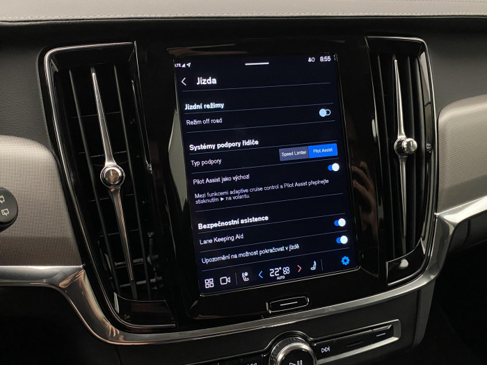 Volvo V90 CC B4 AWD PLUS AUT CZ 1.maj