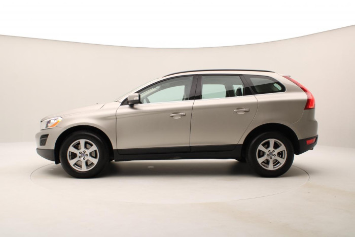 Volvo XC60 D3 MOMENTUM NAVIGACE MAN. 2.0 d Momentum