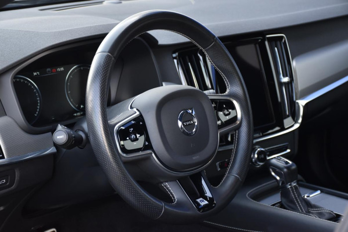 Volvo V90 D5 AWD R-Design REZERVACE 2.0 d