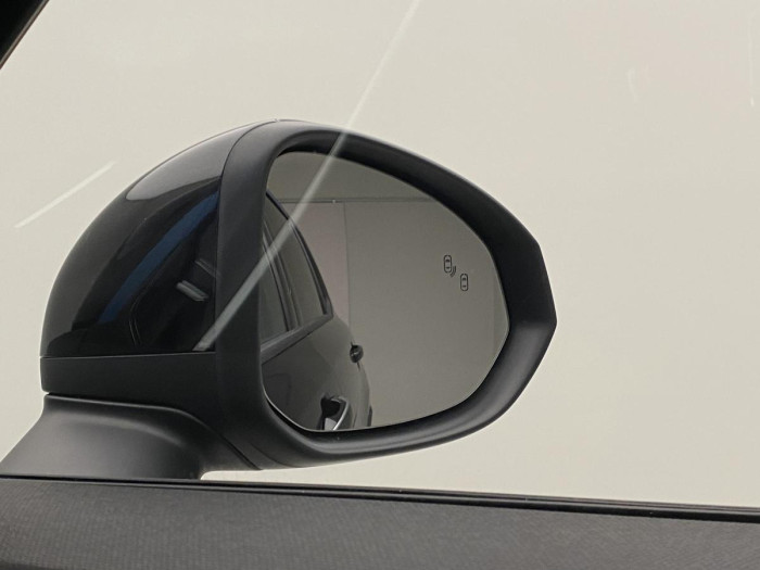 Lynk & Co 01 PHEV DCT AUT 1.maj. REZERVACE