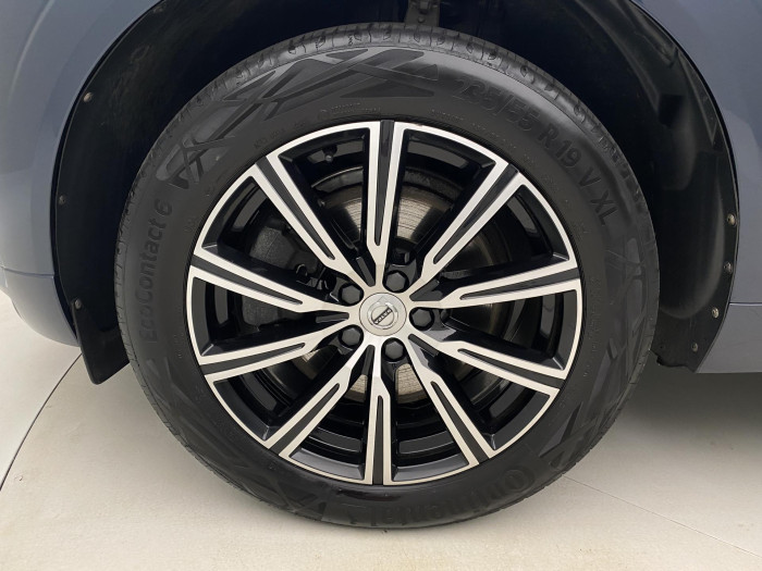 Volvo XC60 B4 AWD DARK PLUS AUT CZ