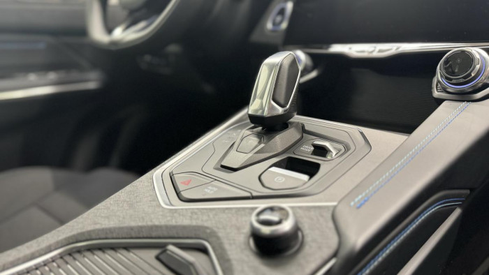 Lynk & Co 01 PHEV DCT AUT