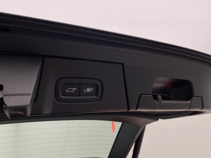 Volvo V90 CC B4 AWD PLUS AUT REZERVACE 2.0 CC CC Plus