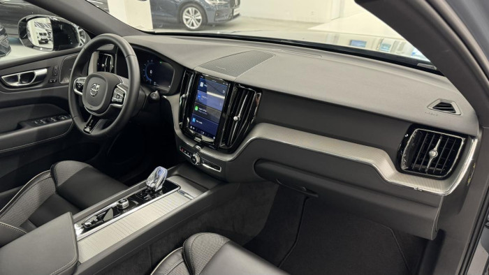 Volvo XC60 B4 AWD PLUS DARK AUT