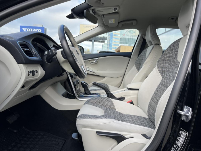 Volvo V40 T3 MOMENTUM Aut CZ 1.5 Momentum