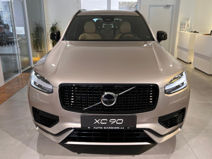 Volvo XC90 T8 AWD AUT  PLUS 7-míst 2.0 Plus