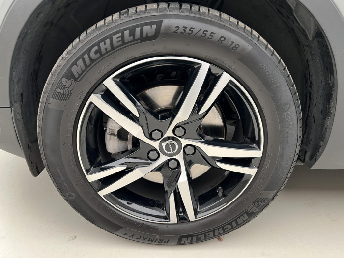 Volvo XC40 B3 PLUS DARK AUT CZ 1.maj.