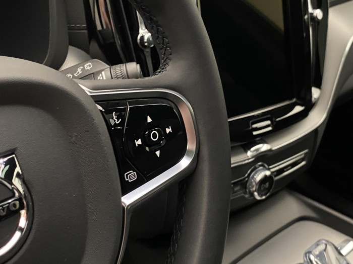 Volvo XC60 B5 AWD R-DESIGN AUT CZ