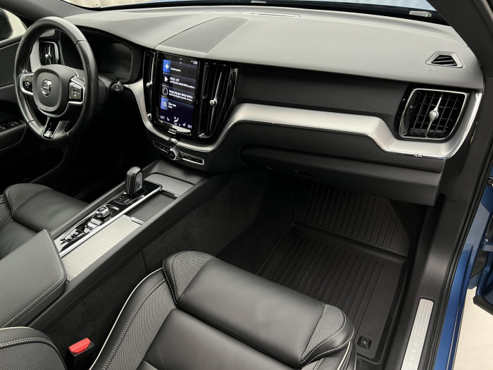 Volvo XC60 B4 AWD R-DESIGN AUT