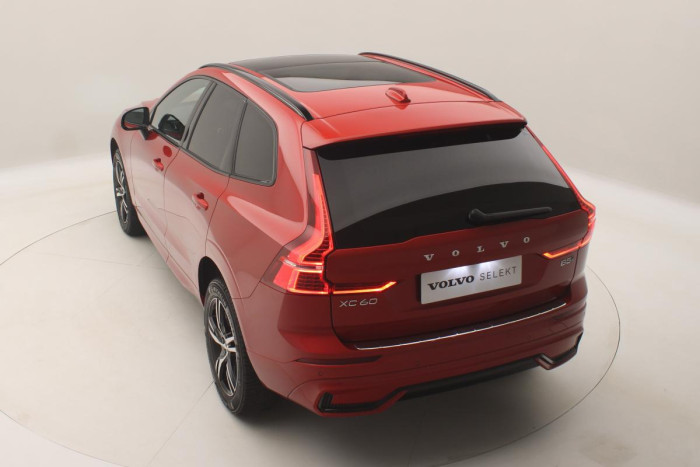 Volvo XC60 B5 AWD ULTIMATE REZERVACE