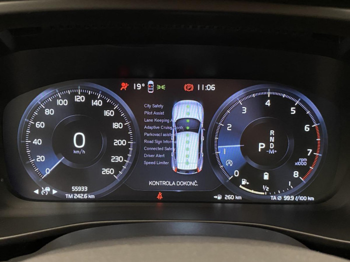 Volvo XC40 B4 MOMENTUM AUT REZERVACE 2.0 Momentum