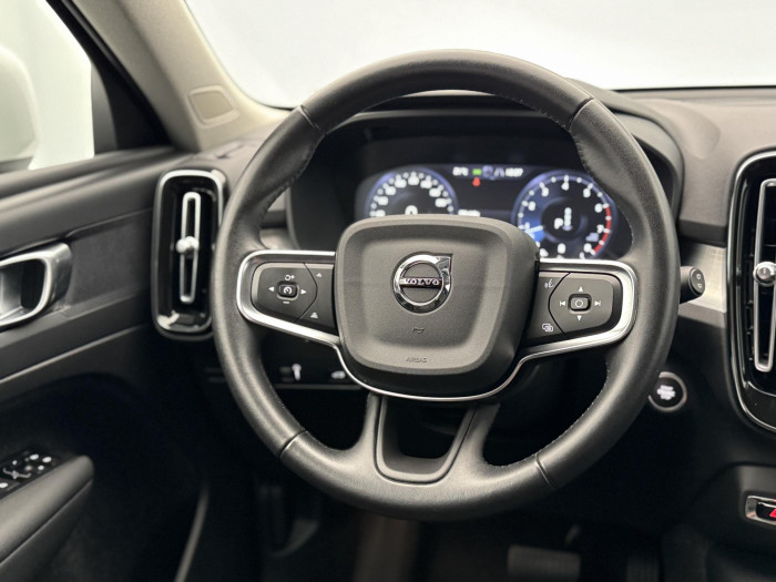Volvo XC40 B4 MOMENTUM AUT CZ 2.0 Momentum