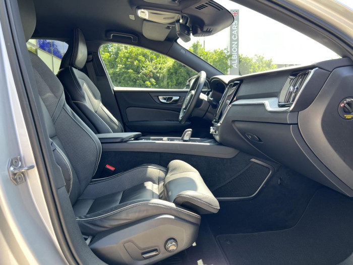 Volvo V60 B4 R-DESIGN Aut 1.maj.