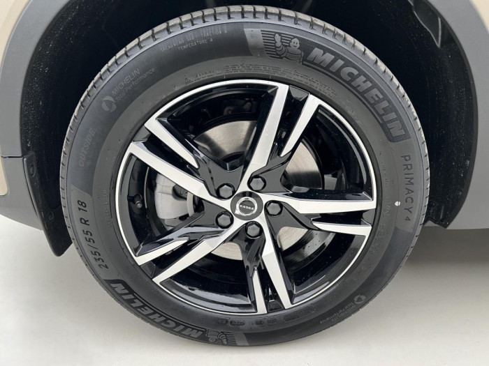 Volvo XC40 B3 DARK PLUS AUT