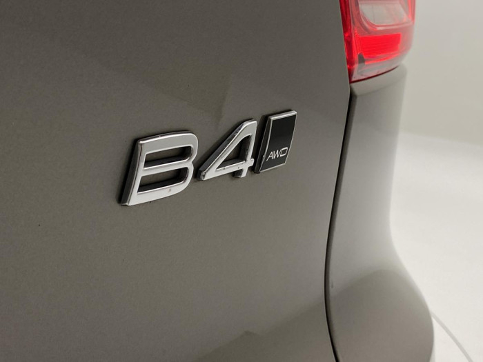 Volvo XC40 B4 AWD MOMENTUM AUT REZERVACE 2.0 Momentum