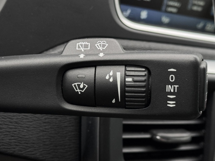 Volvo V40 CC D3 MOMENTUM AUT CZ 1.maj 2.0 d CC CC Momentum