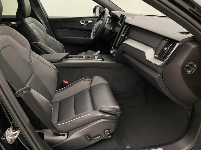 Volvo XC60 B5 AWD AUT PLUS BLACK EDITION