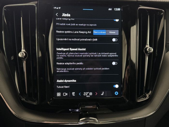 Volvo XC60 B5 AWD ULTIMATE REZERVACE