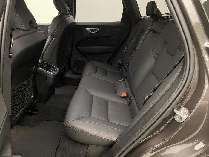 Volvo XC60 B4 AWD PLUS DARK AUT 1.maj