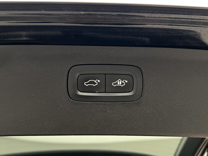 Volvo XC90 B5 AWD R-DESIGN AUT CZ