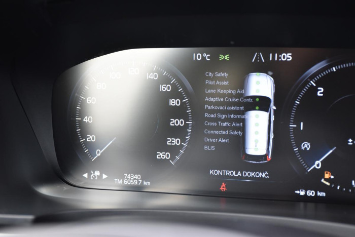 Volvo V90 D4 MOMENTUM ADVANCED REZERVACE 2.0 d Momentum