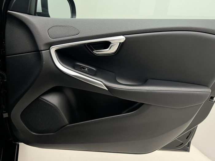 Volvo V40 D3 MOMENTUM AUT CZ 2.0 d Momentum