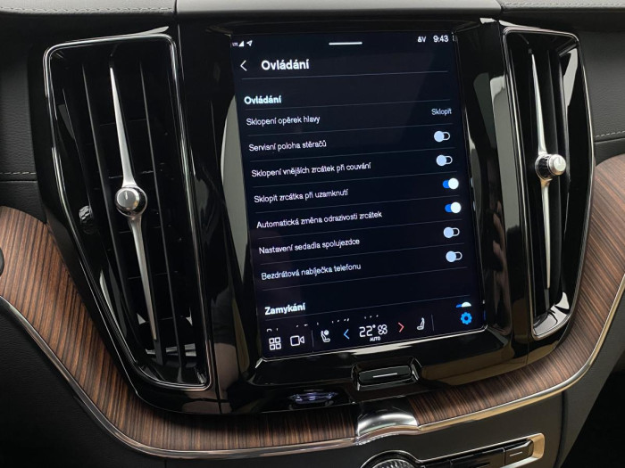Volvo XC60 B4 AWD ULTIMATE AUT REZERVACE