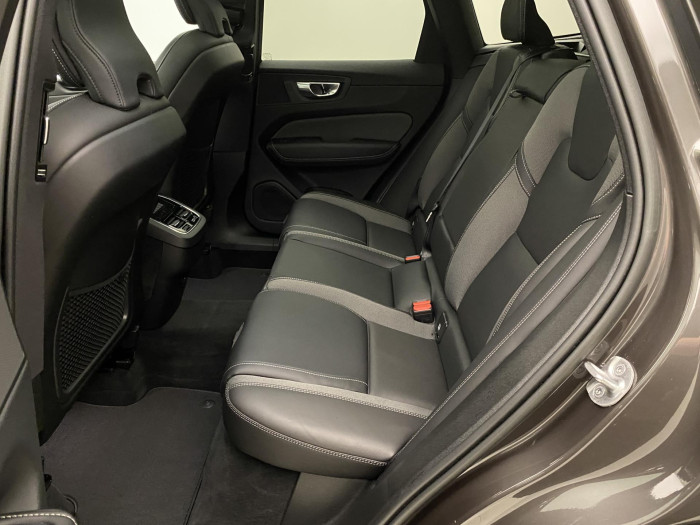 Volvo XC60 B5 AWD R-DESIGN AUT 1.maj