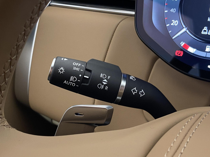 Land Rover Range Rover SV P615 SWB