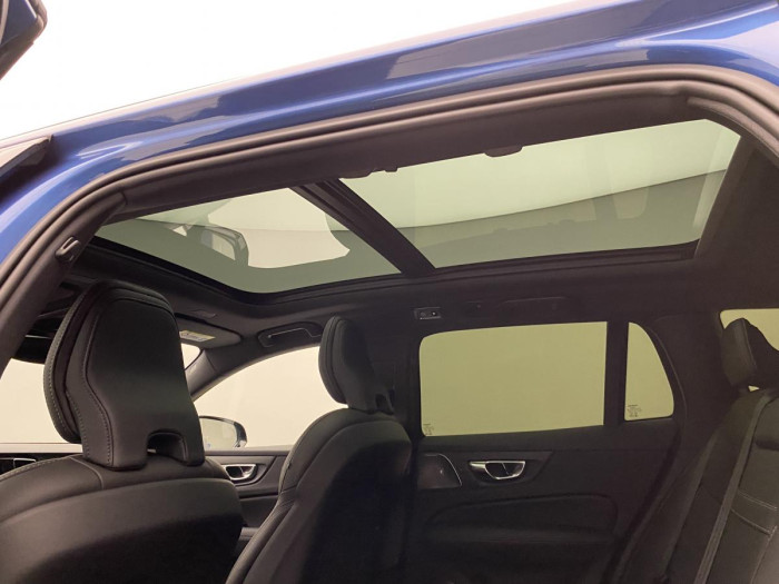 Volvo V60 B6 AWD R-DESIGN AUT REZERVACE