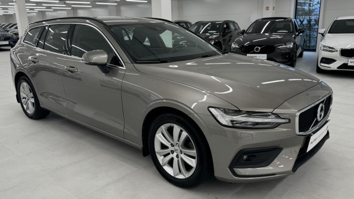 Volvo V60 B4 MOMENTUM AUT REZERVACE 2.0 Momentum