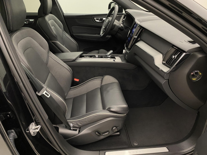 Volvo XC60 B5 AWD PLUS BLACK EDITION AUT