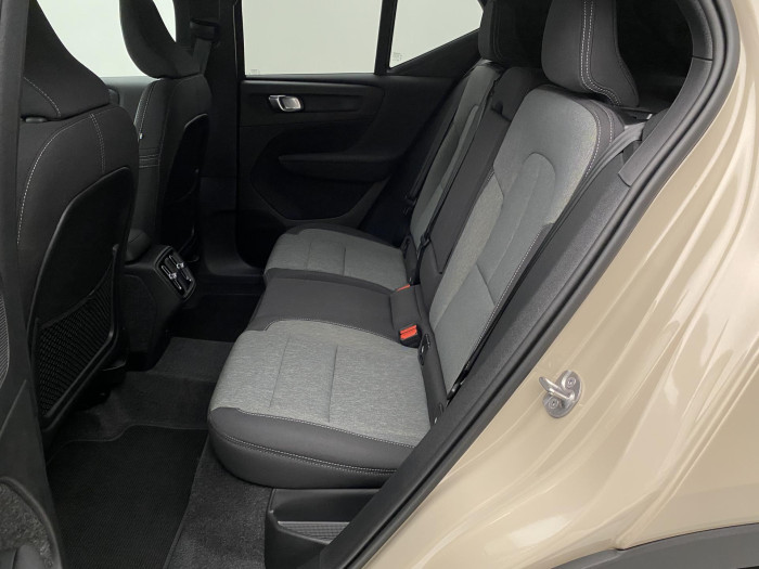 Volvo XC40 B3 PLUS DARK AUT CZ 1.maj