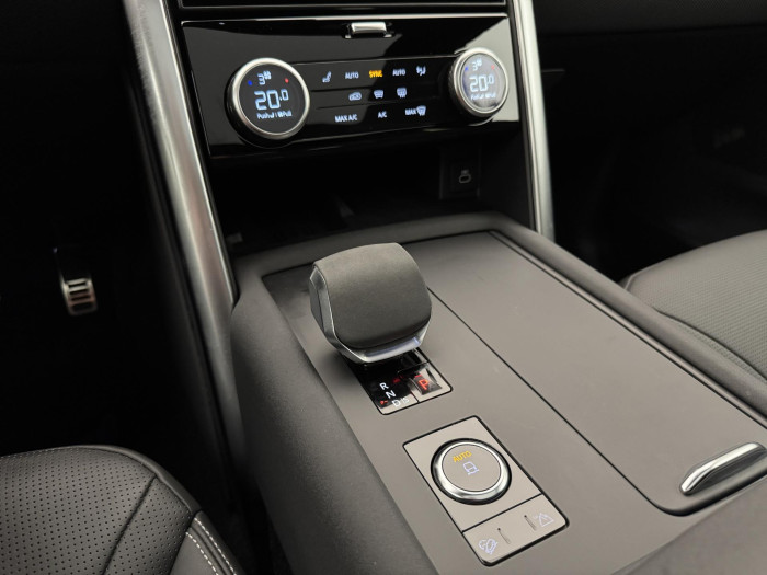 Land Rover Discovery D250 R-DYNAMIC SE REZERVACE 3.0 d Dynamic SE