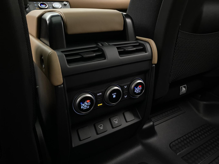 Land Rover Defender 110 D300 X AWD REZERVACE 3.0 d