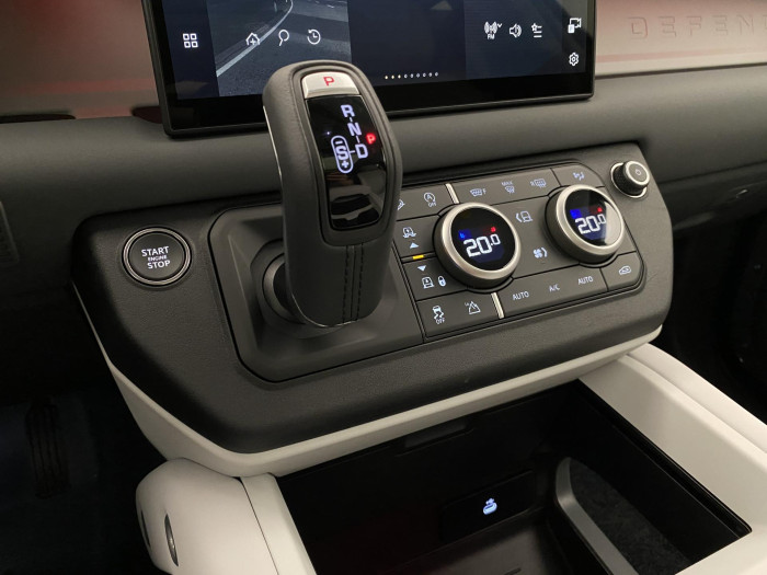 Land Rover Defender 110 D250X-DYNAMIC SE REZERVACE 3.0 d Dynamic SE