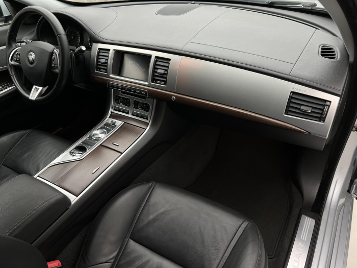 Jaguar XF 3.0 V6D LUXURY AUT CZ 3.0 d Luxury