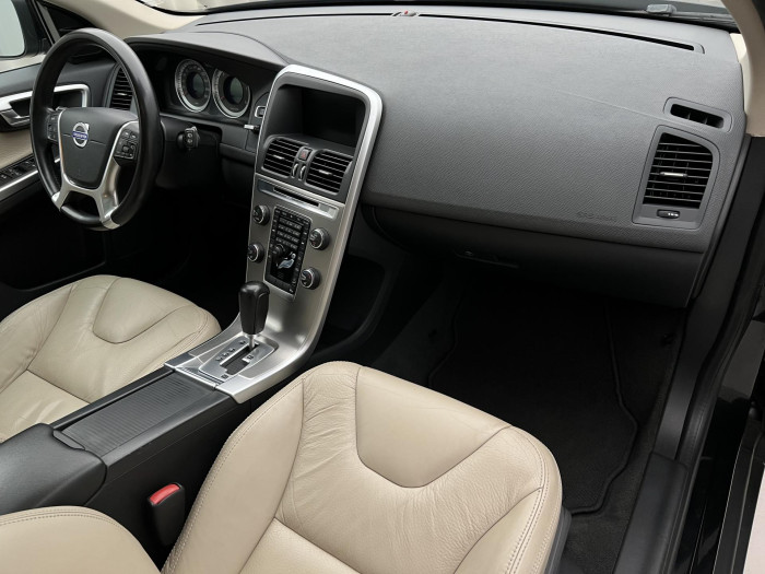 Volvo XC60 D3 AWD MOMENTUM AUT CZ 2.4 d Momentum