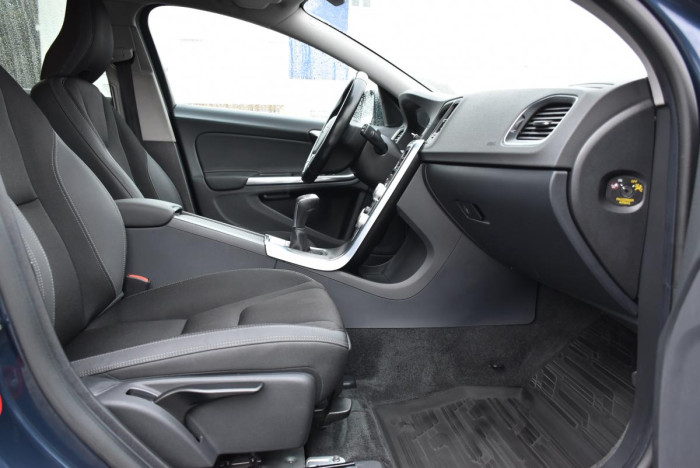 Volvo V60 D4 MOMENTUM REZERVACE 2.0 d Momentum