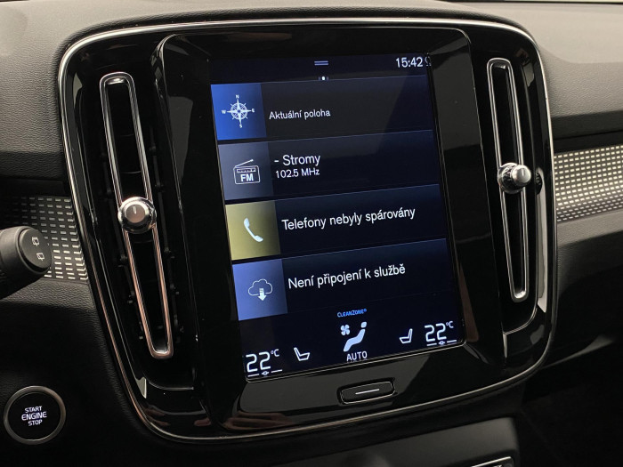 Volvo XC40 T4 AWD R-DESIGN REZERVACE
