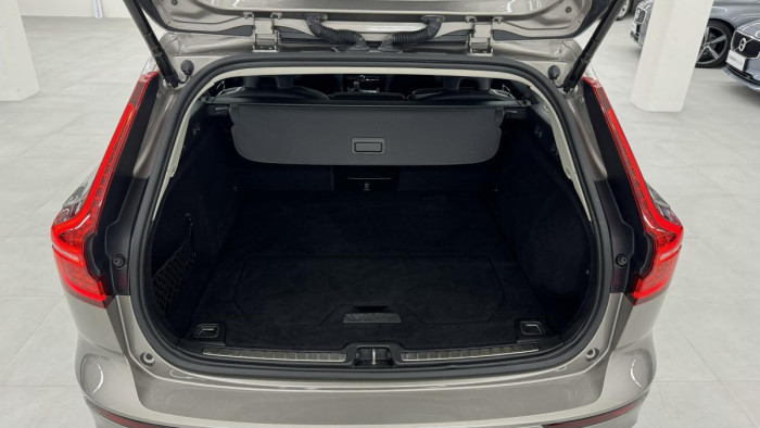Volvo V60 CROSS COUNTRY B4 REZERVACE