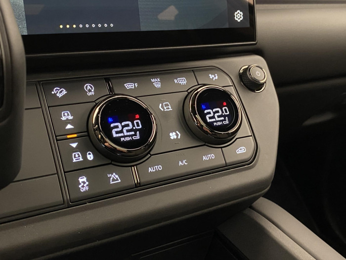 Land Rover Defender OCTA BLACK P635